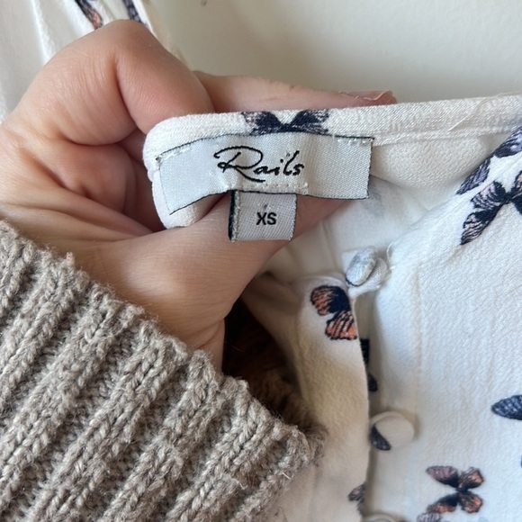 Rails Frida Butterfly Print V-Neck Belted Dress - Picture 3 of 10